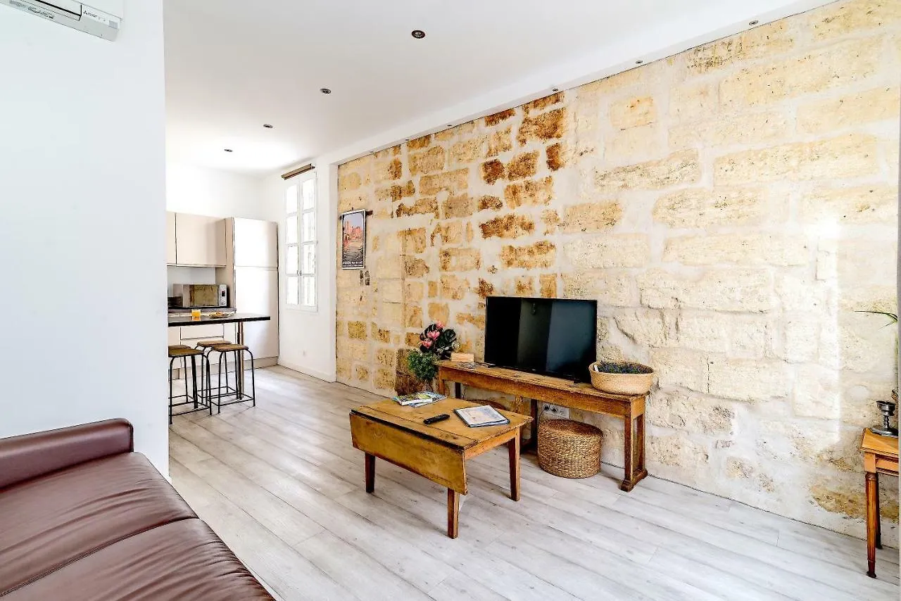 Chambre Et Appartements Entre Le Pont D Avignon Et Le Palais Des Papes